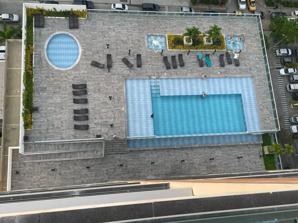 Piscina desde arriba Apartamento en Cartagena Bocagrande