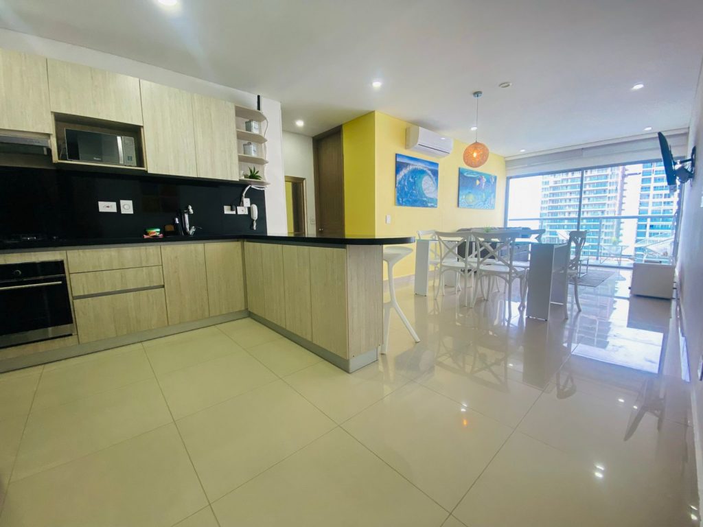 Vista completa cocina y comedor